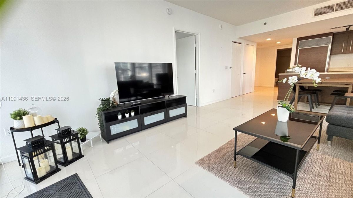 Building Photo - 495 Brickell Ave