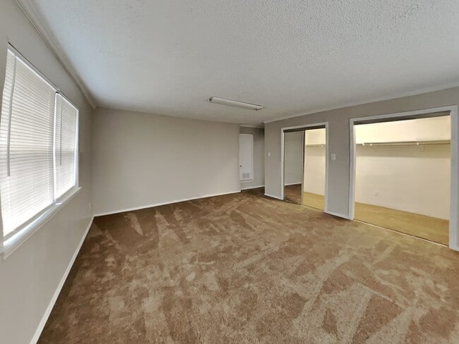 Building Photo - No App Fee. $500 Off 1st Months Rent with ...