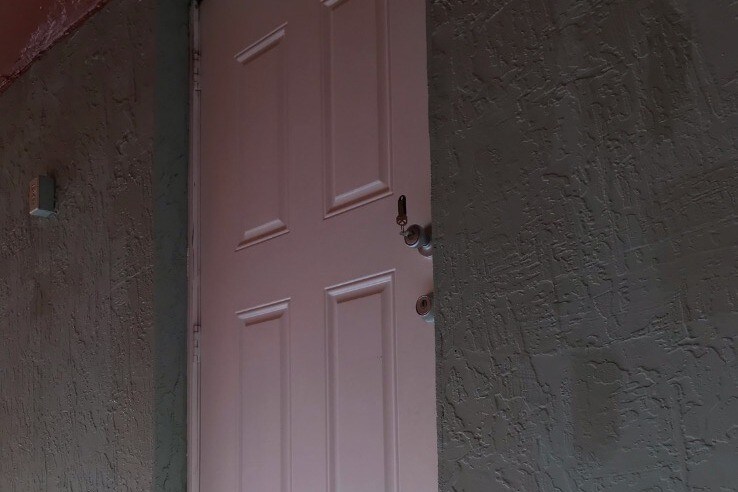 separate entrance - 848 W 73rd Pl