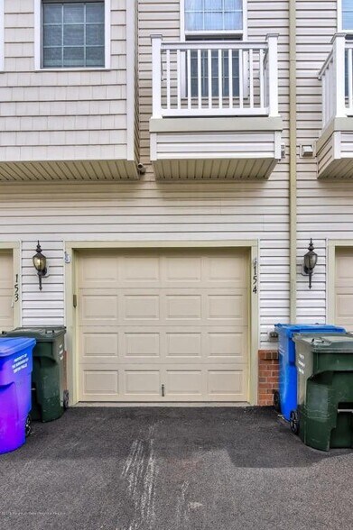 Building Photo - 154 Kyle Dr