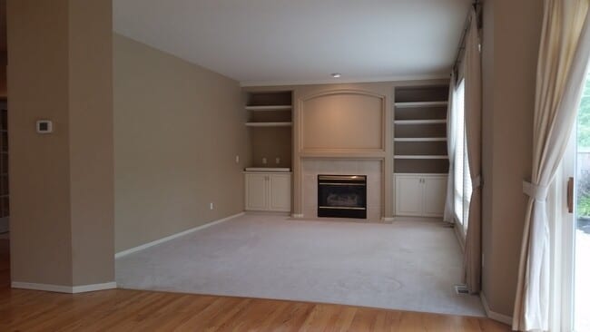 Building Photo - Exceptional 3 Bed, 2.5 bath in Sammamish w...