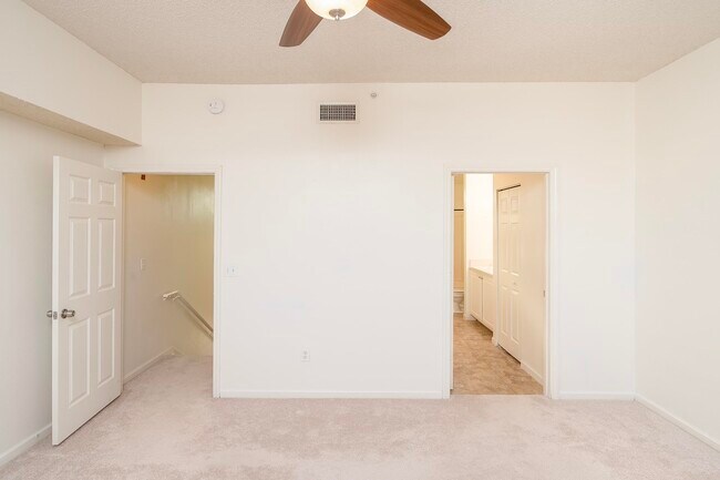 Building Photo - 4020 Grande Vista Blvd