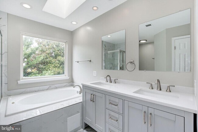 Building Photo - 2408 Ripplemeade Ct