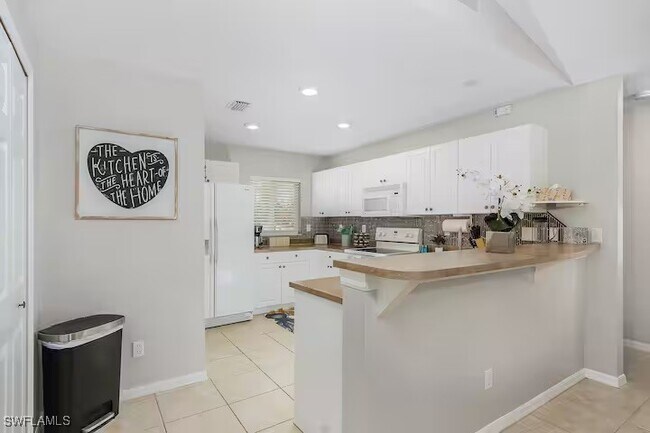 Building Photo - 2705 SW 11th Pl