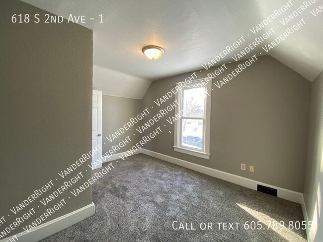 Building Photo - 618 S 2nd Ave