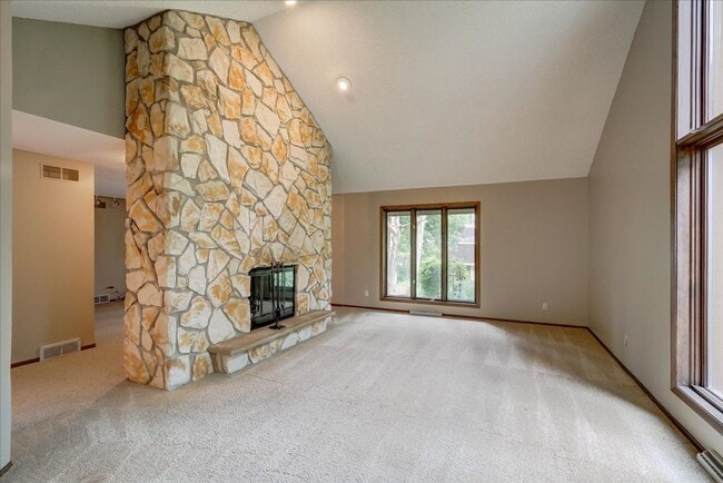 Building Photo - Parkwood Hills – Spacious 4 Bedroom, 3 Bat...