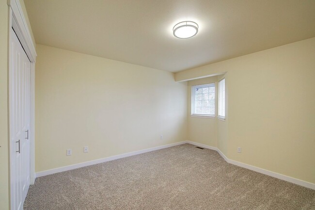 Building Photo - 3Bd/2.5Ba Lynnwood Duplex