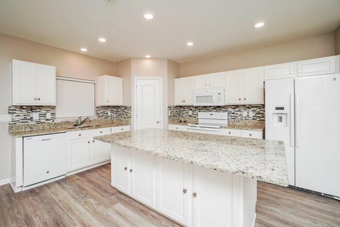 Building Photo - 3861 Strafford Pl