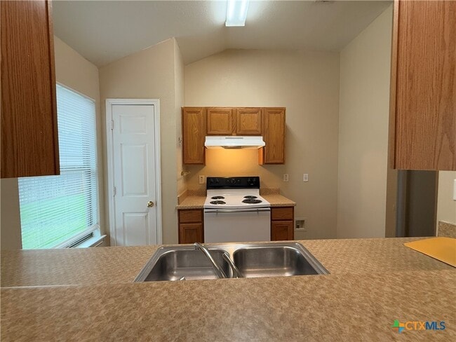 Building Photo - 3031 Pine Valley Dr