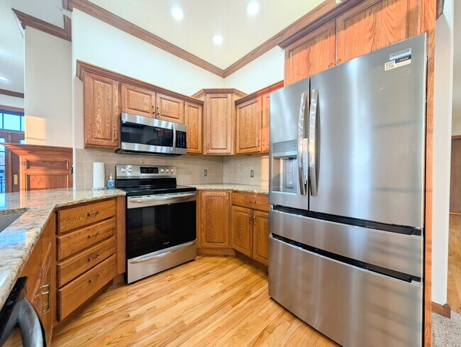 Building Photo - 700 Main St