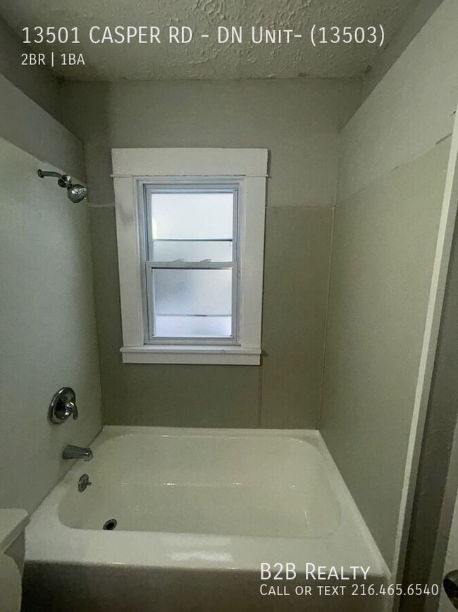 Building Photo - Spacious Two-Bedroom Unit in a Charming Mu...