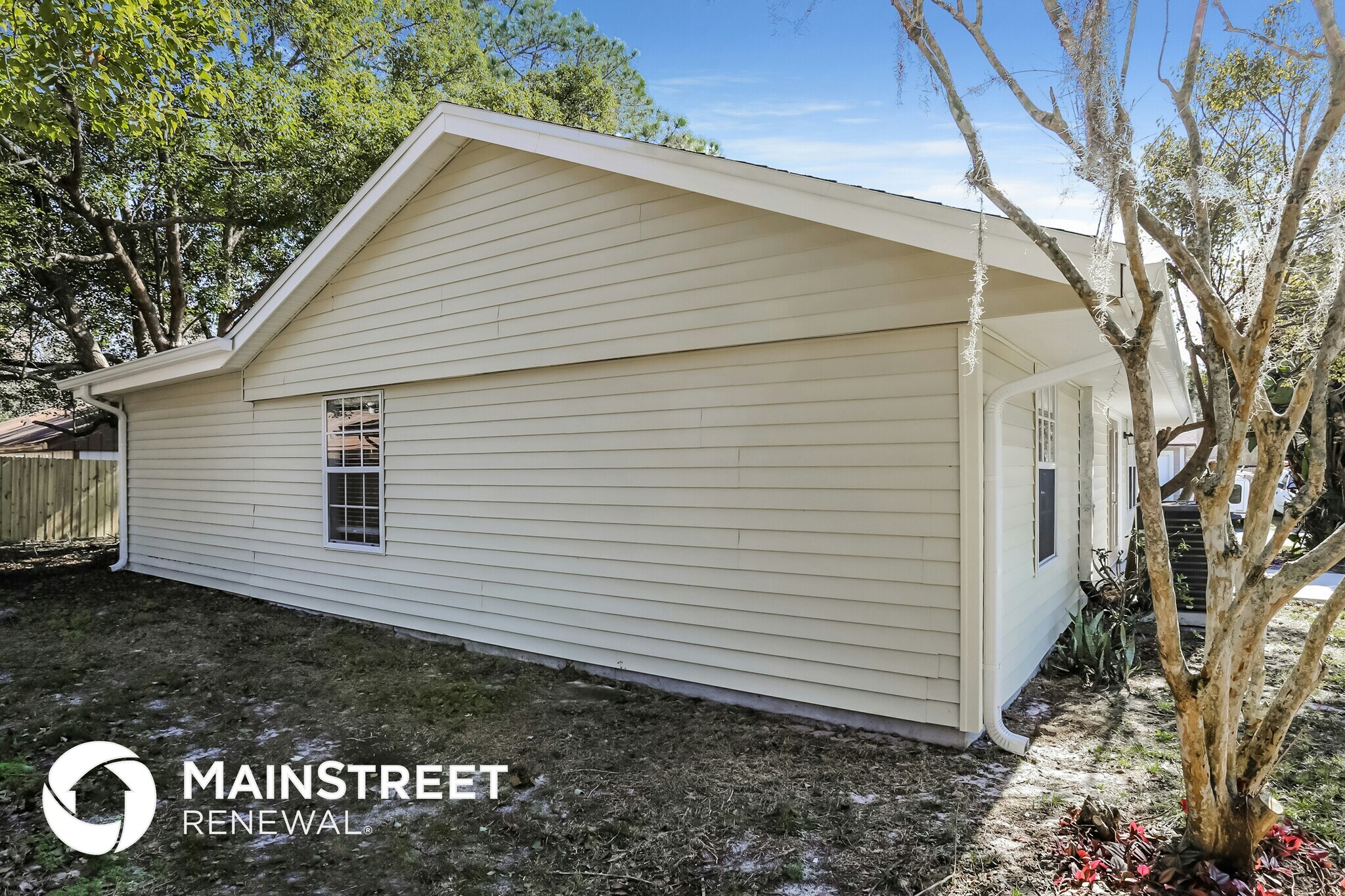 Building Photo - 705 Woodlawn Dr