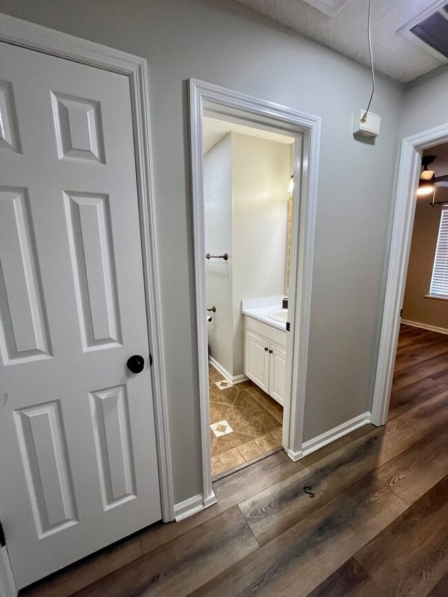 Building Photo - 4133 Hamilton Cir