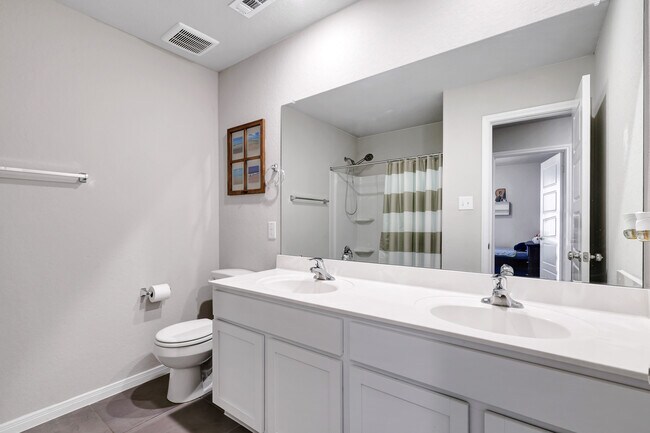 Building Photo - 5119 Topaz Bnd