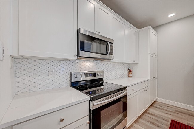 Building Photo - 8077 El Mundo St