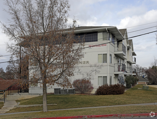 Building Photo - Kampus Korner