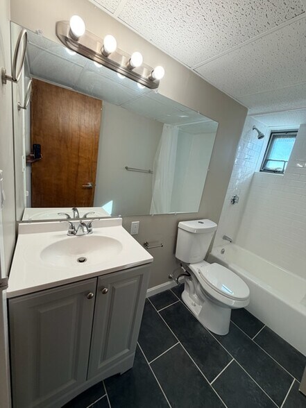 Building Photo - 125 Trapelo Rd