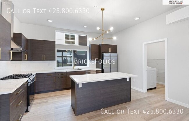 Building Photo - 1212 Harrington Ave NE