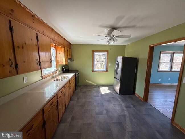 Building Photo - 18 C AND P Ln N