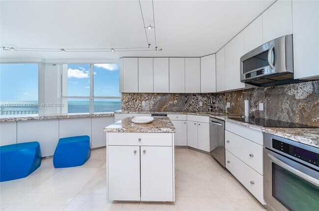 Building Photo - 613 Ocean Dr