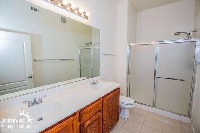 Building Photo - Bright & Inviting 2Bdm 2Ba Condo in Whitney - MI Special