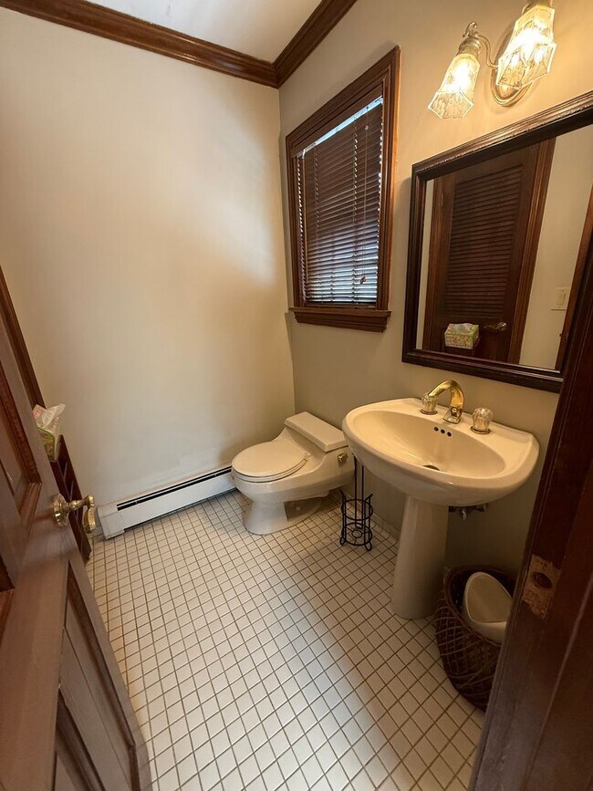 Building Photo - Spectacular 3 Bed/2.5 Bath Colonial in Freeport!