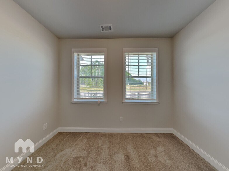 Building Photo - 597 Fundao Ln