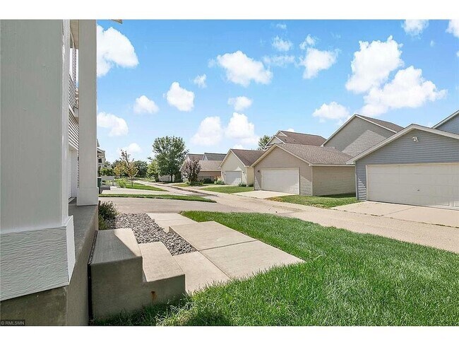 Building Photo - 2768 Clover Ridge Dr