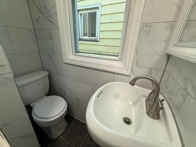 Building Photo - 221 Wilkinson Ave