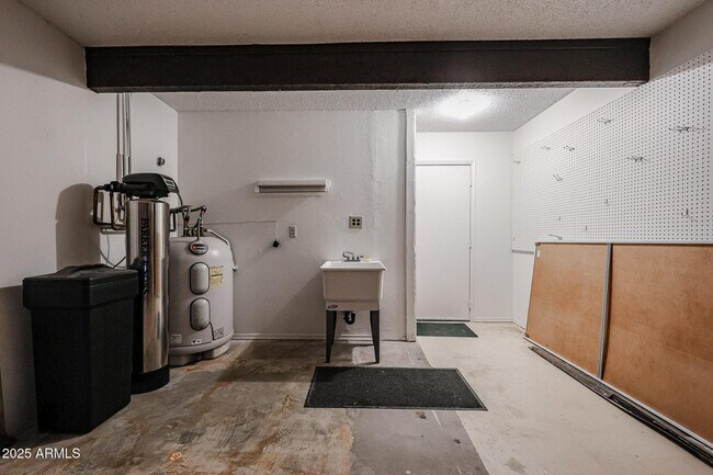 Building Photo - 26033 S Hollygreen Dr