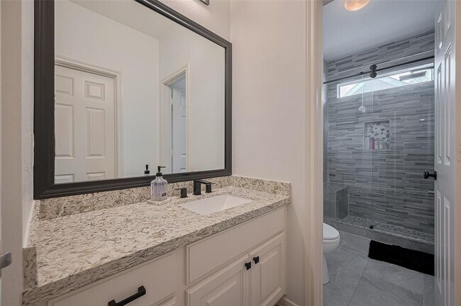 Building Photo - 11826 Legend Manor Dr