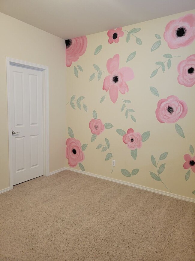 Building Photo - Beautiful 3 bedroom Rambler in perfect location