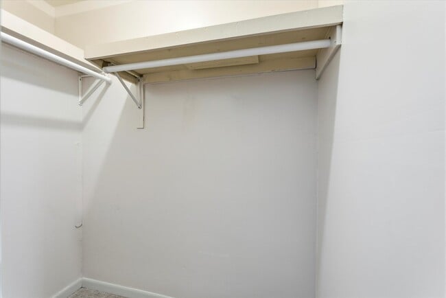 Building Photo - 831 Terryhollow St