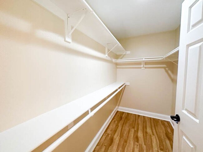 Building Photo - **STUNNING** 8 BEDROOM SOLAR HOME IN GATED COMMUNITY IN MURRIETA!