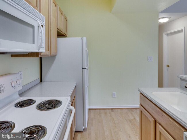 Building Photo - 3906 Penderview Dr