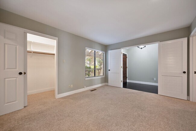 Building Photo - South Auburn Gem! Stylish 2BR Townhome in Quiet, Neighborhood