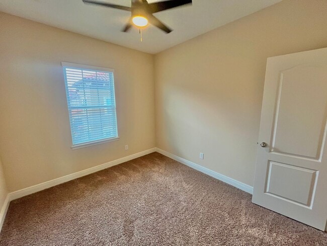 Building Photo - Spacious 4 Bed, 3.5 Bath Lake Mary Home in...