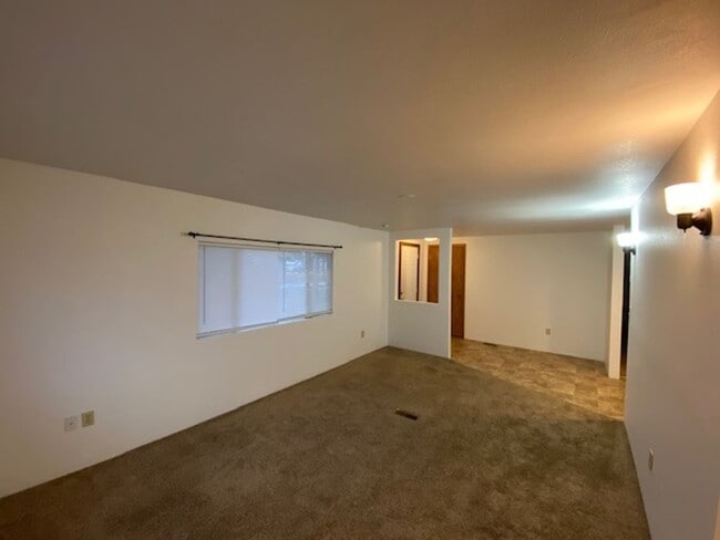 Building Photo - HOME ON HUDLOW (P#335)