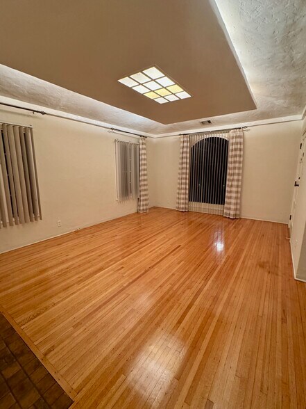 Building Photo - 2620 Graham Ave