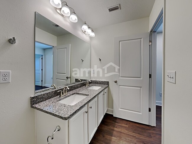 Building Photo - 1067 Tan Tara Trl