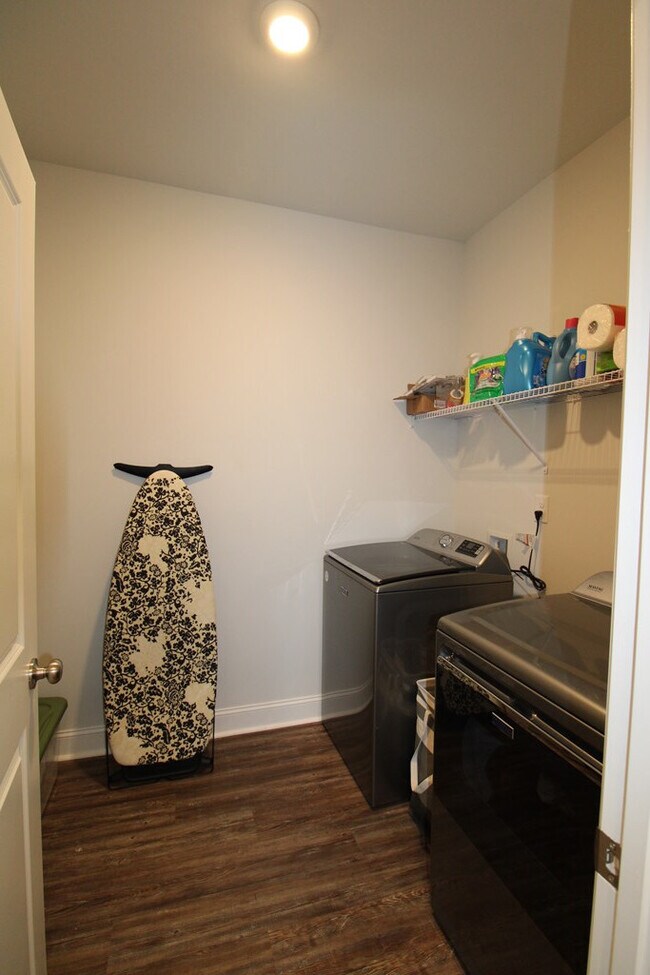 Building Photo - 445 Kittiwake Ln