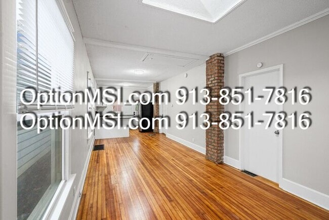 Building Photo - West Plaza!!!