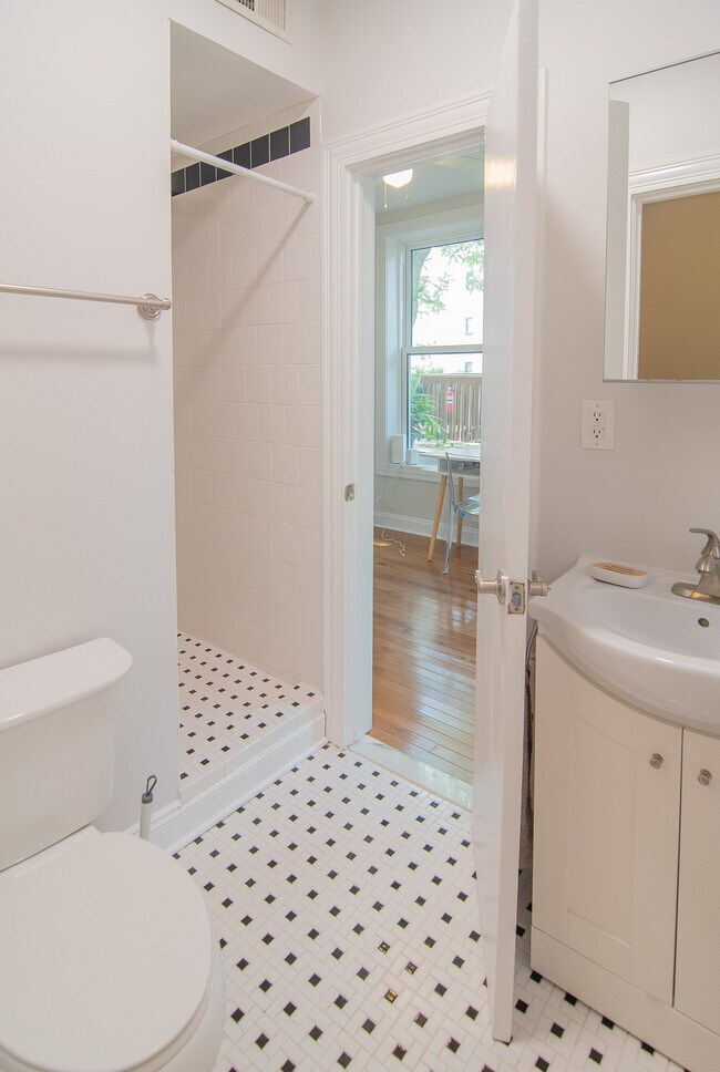 Building Photo - 5811 N Winthrop Ave