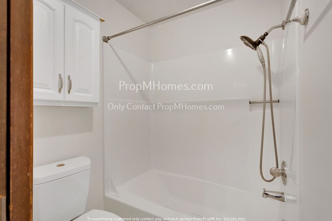 Building Photo - Two Bedroom, Charming Townhouse In the Hea...