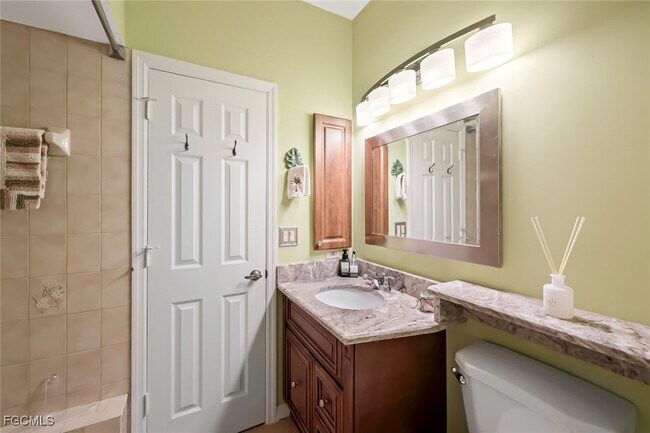 Building Photo - 5515 SW 12th Ave