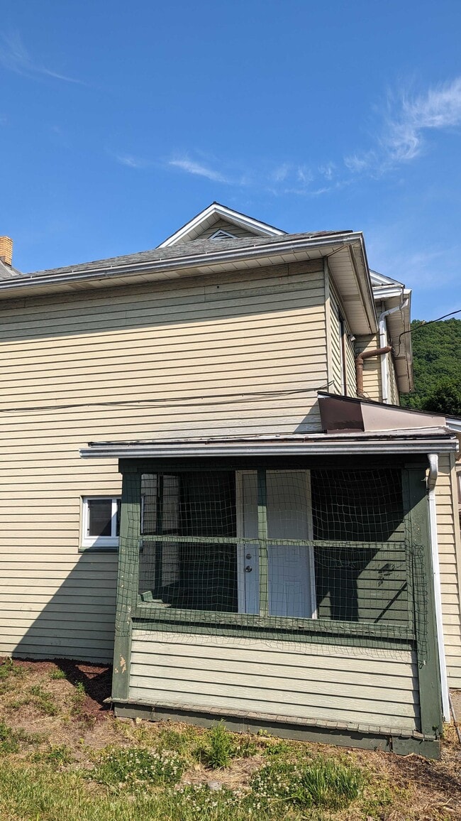 Building Photo - 415 W Front St