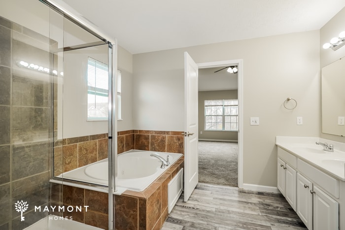 Building Photo - 604 Herrogate Square