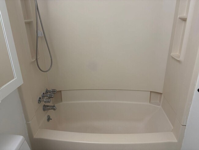 Building Photo - Well Maintained 2nd Floor Condo Now Available in Northridge Estates