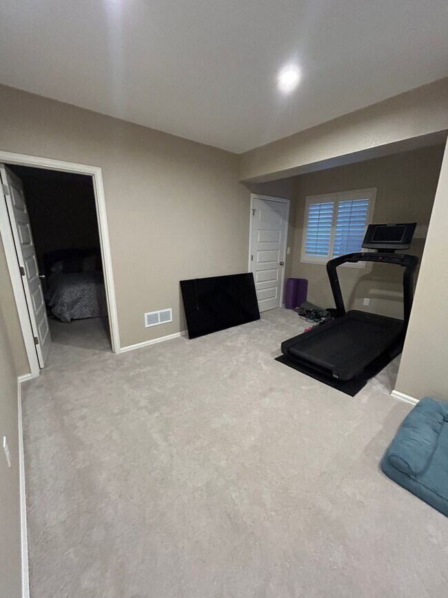 Building Photo - Spacious 5-Bed, 5-Bath Home in Erie’s Sunwest North Community