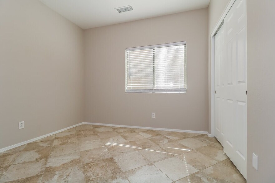 Building Photo - 5405 S 55th Ave